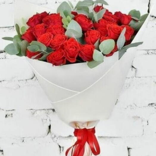 Ramo de 11 rosas rojas por paquete