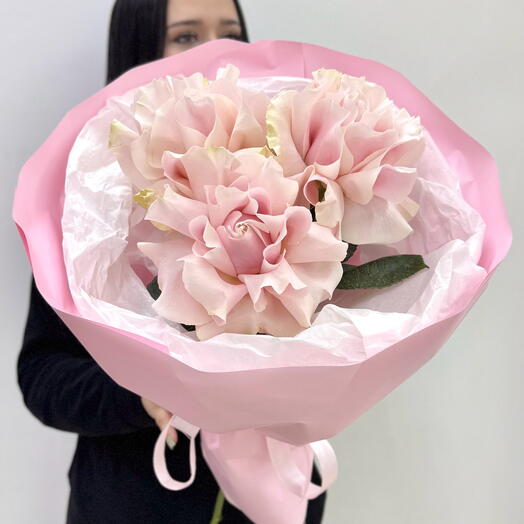 Букет ажурных розовых роз