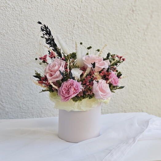 Шляпная коробка со стабилизированными цветами "Акварельный сад"