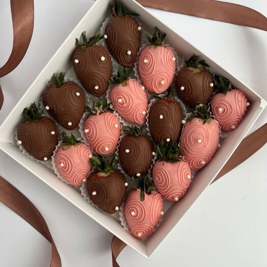 Клубника в молочном и розовом бельгийском шоколаде 😍