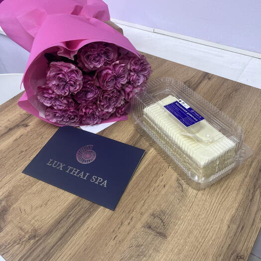 Букетик роз + сертификат THAI SPA + пласт тортик на выбор