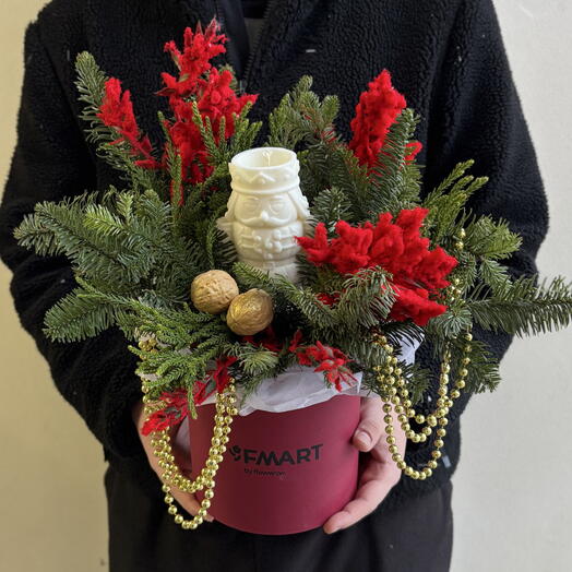 Композиция «Щелкунчик» со свечой ручной работы, хвоей и бусами