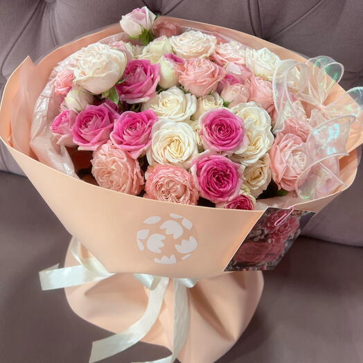 Микс кустовых роз в кремовой упаковке🥰
