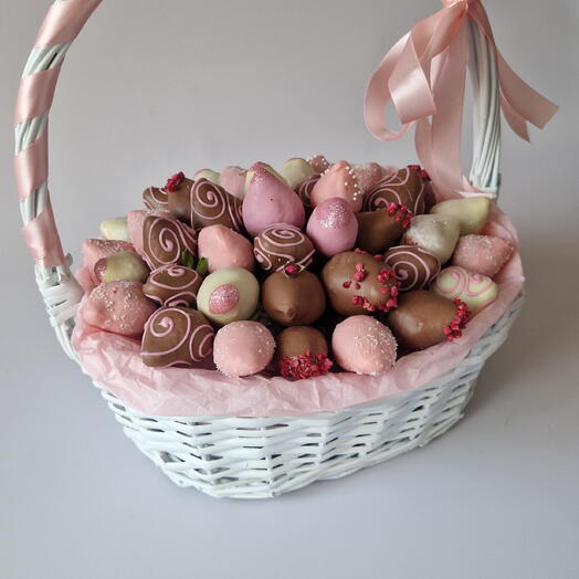 Клубника в шоколаде в корзине