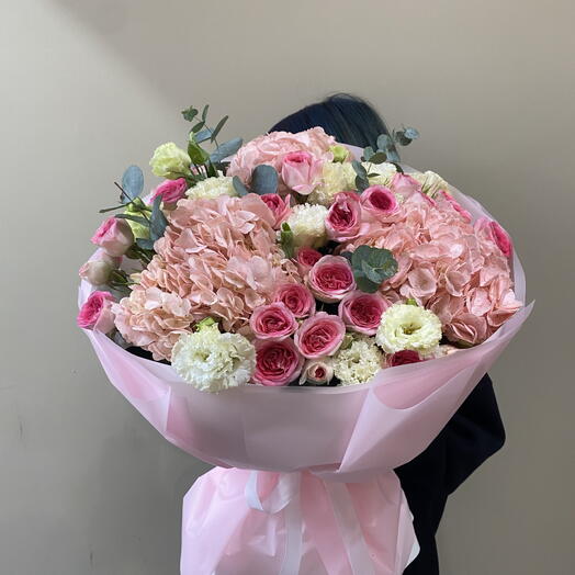 Микс гартензия, эустома и спрей Роза