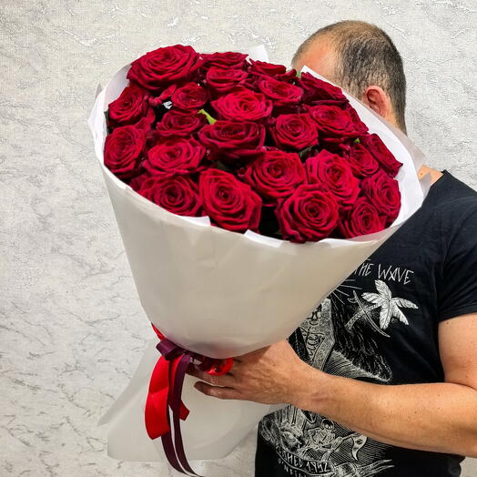 Букет роз ред наоми 25 шт в круглой упаковке 🌹