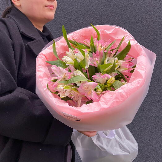 Нежный букетик из 7 альстромерий