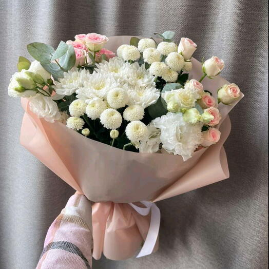 Букет из королевской эустомы и кустовой розы Good mood