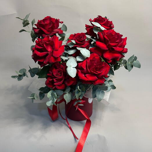 «Алая буква» композиция из французских роз и эвкалипта