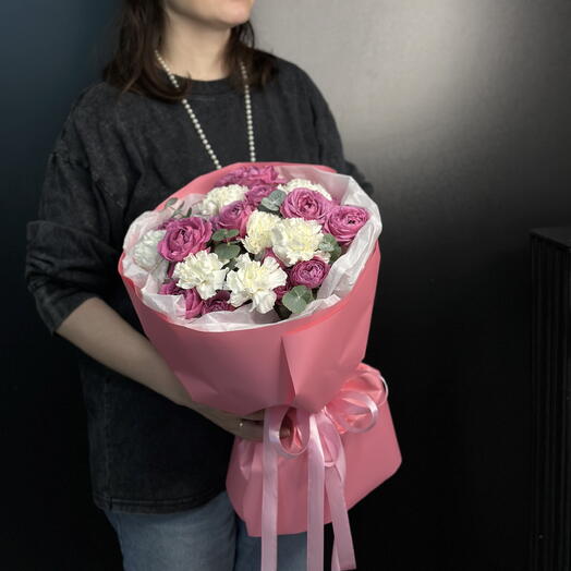 Ажурный букет с пионовидными розами