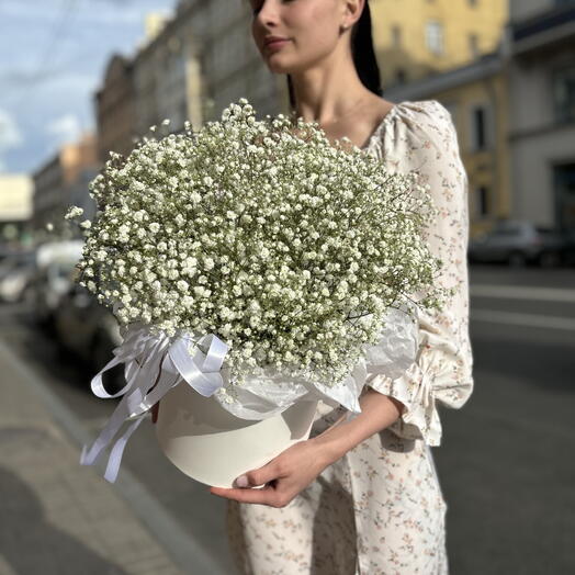 Цветы в коробке «WHITE M»