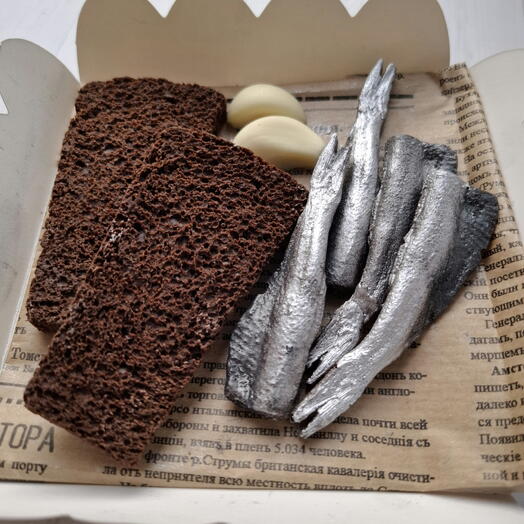 Шоколадный хлебушек,шпроты,чеснок
