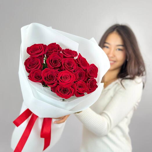 15 красных Голландских Роз