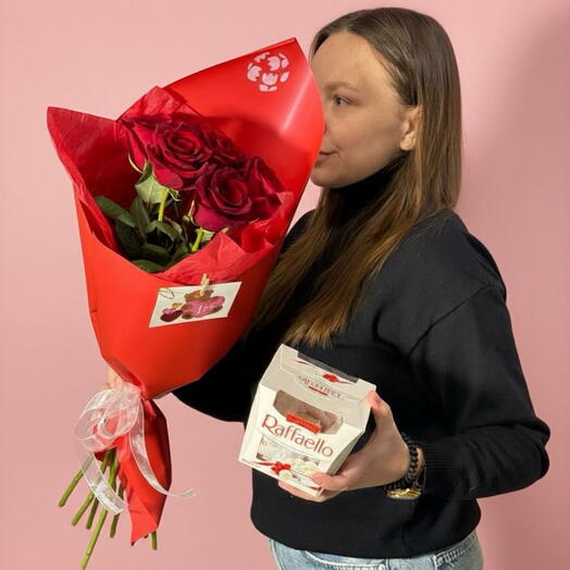 Набор из букета красных роз и конфет раффаэлло