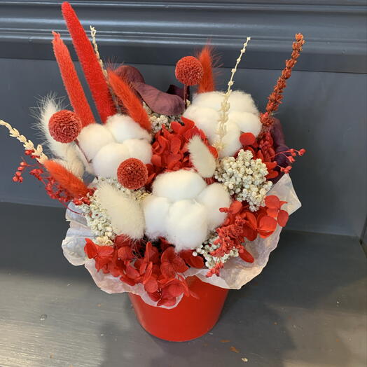 Dried flower arrangement in a planter