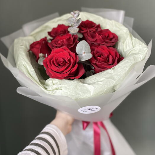 Монобукет из красных роз и эвкалипта ❣️