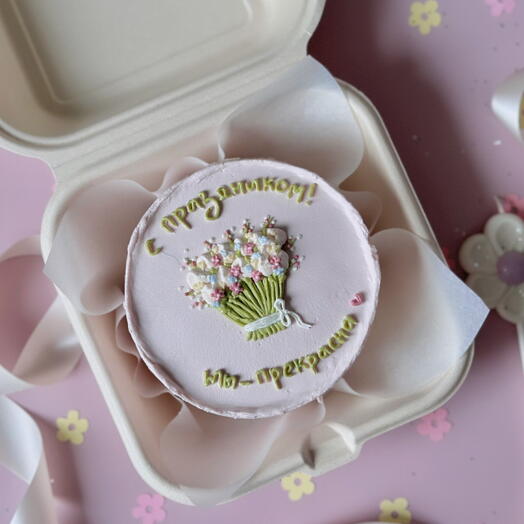 Бенто-торт с объемным букетом кремовых цветов с вашей надписью🤍