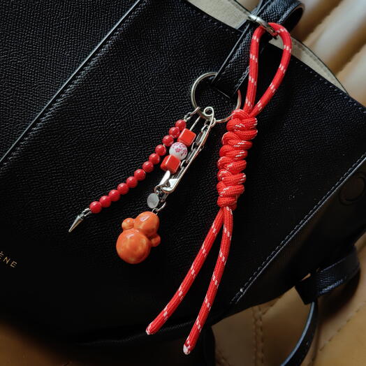 Обвес на сумку красный с неваляшкой