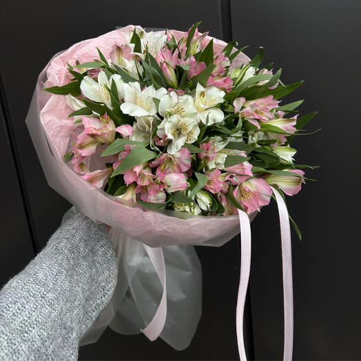 Букет из белой и розовой альстромерии 🌿🌸