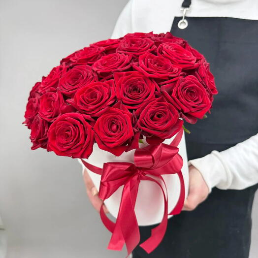Una Caja de sombrero de 29 rosas rojas. N709