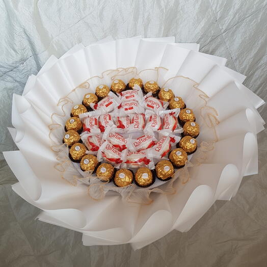 Букет "Гармония вкуса" из Ферреро Ferrero Rocher и Рафаэлло Raffaello