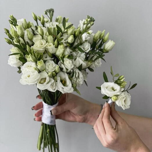 Свадебный букет из эустомы с бутоньеркой в подарок