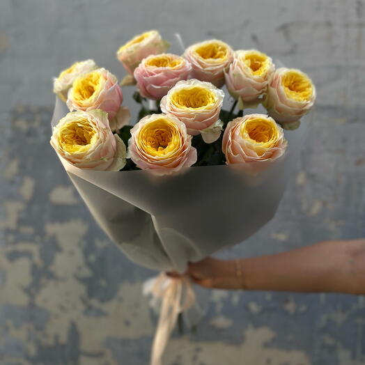 Моно букет 💐 пионовидных роз «Сент Питерс Парк»