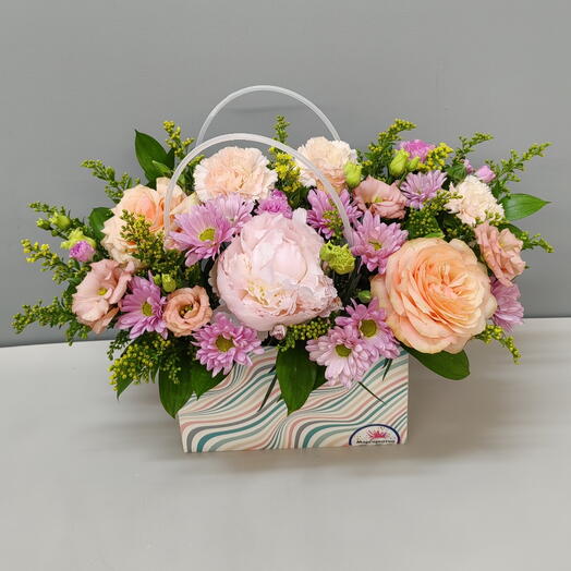 🌸Сумочка с пионом, пионовидными розами и махровой эустомой🌸