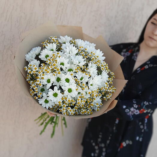 Букет Белые ромашки и хризантема