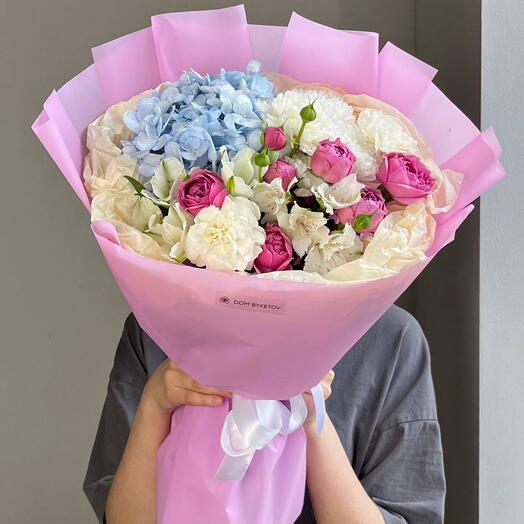 Нежное сочетание голубого и розового для девушки