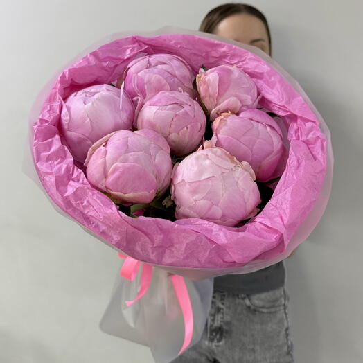7 розовых пионов