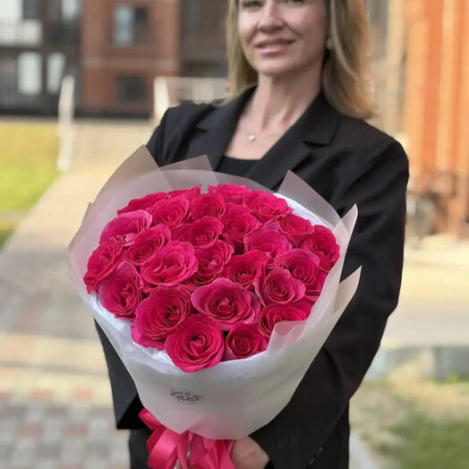 Моно букет малиновая Роза 25 шт