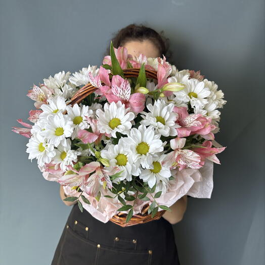 Корзина с ромашками и альстромерией 💝💫