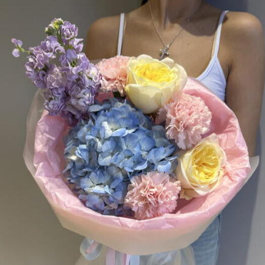 🌸Букет «Летняя легкость» с розами, гортензией, ароматной матиоллой и диантусом
