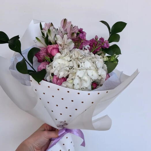 Букет гортензия с розами