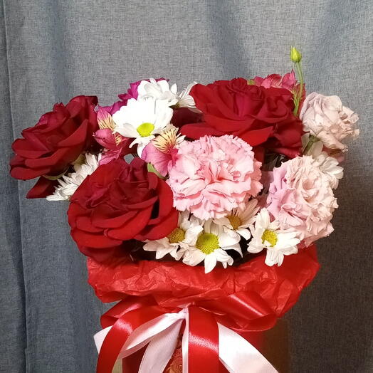 Коробка с розами и хризантемой🌹