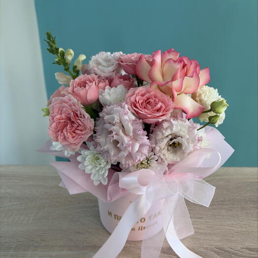 Розовая шляпная коробка с цветами🌸
