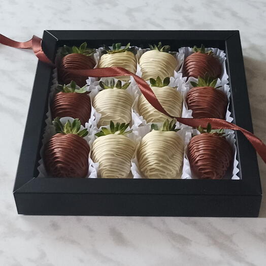 Клубника в шоколаде белый молочный чёрная коробка