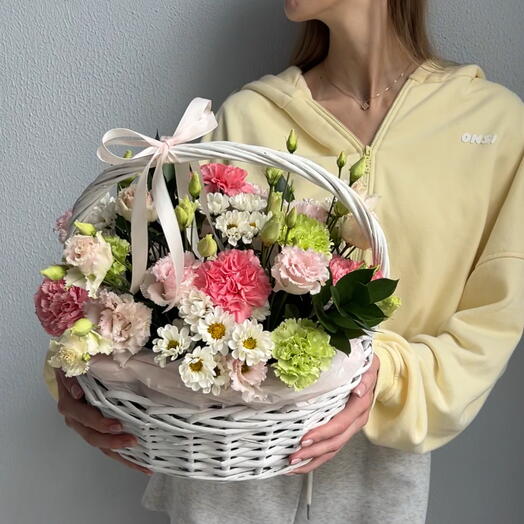 Корзина с эустомой и сантини