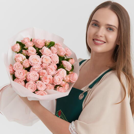 Классический букет из 19 кустовых роз Мадам Бомбастик «Бабл гам»