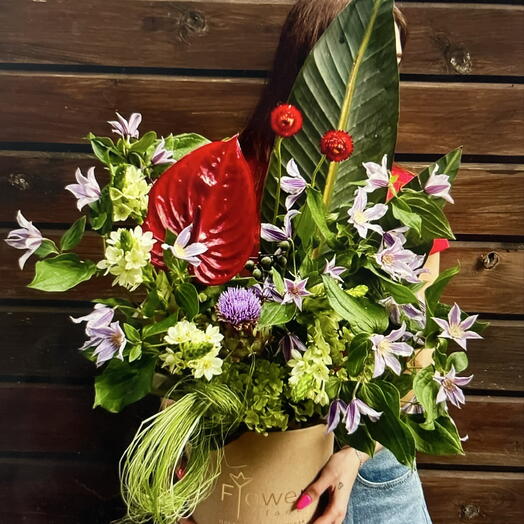 Авторская композиция цветов в коробке [28]