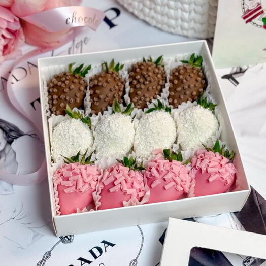 Клубника в Шоколаде 9-16 шт. Бельгийский шоколад Callebaut. Подарочный набор 1183. Leora chocolate