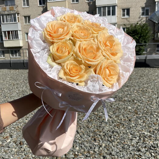 Букет с розами пич