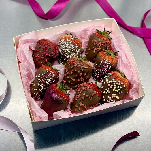 Клубника в бельгийском шоколаде 9 штук от магазина Candy Day