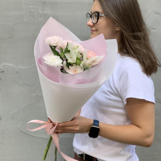 Букет с хризантемой и альстромерией