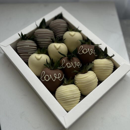 Набор клубники в шоколаде Love