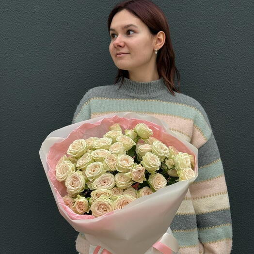 моно букет из 7 кустовых роз софия
