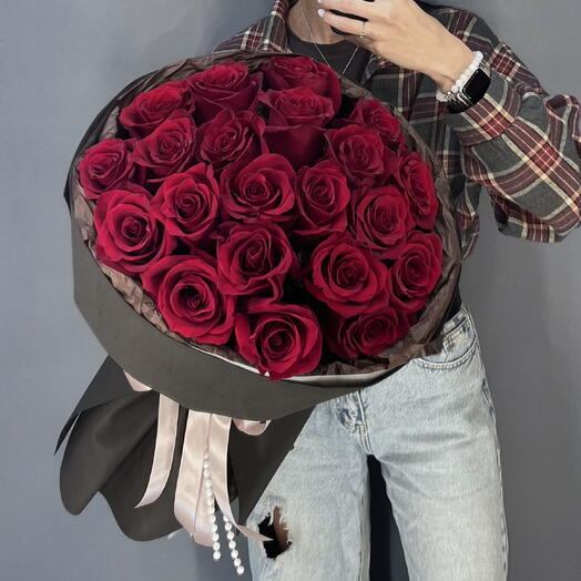 Невероятный букет из бордовых роз ❣️
