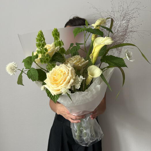 Букет с каллами и пионовидной розой