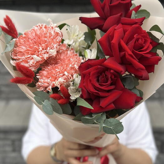 Страстный букет с бордовыми розами 🌹